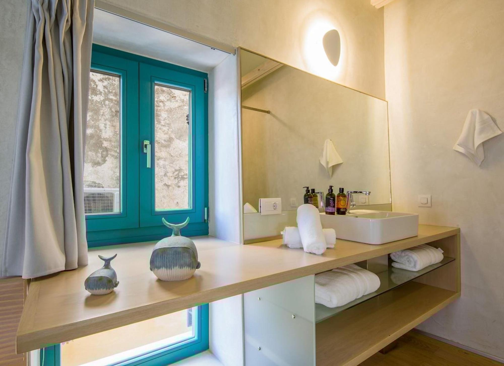 Olvia - Historic Home In Chania Hriszí Aktí Haniá Kültér fotó