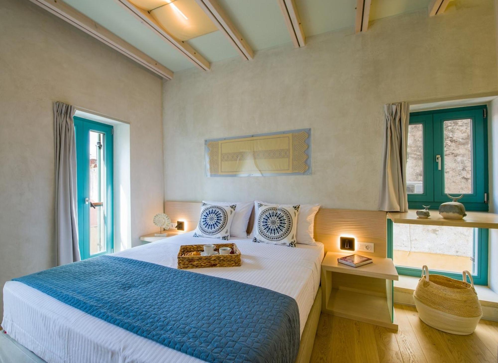 Olvia - Historic Home In Chania Hriszí Aktí Haniá Kültér fotó