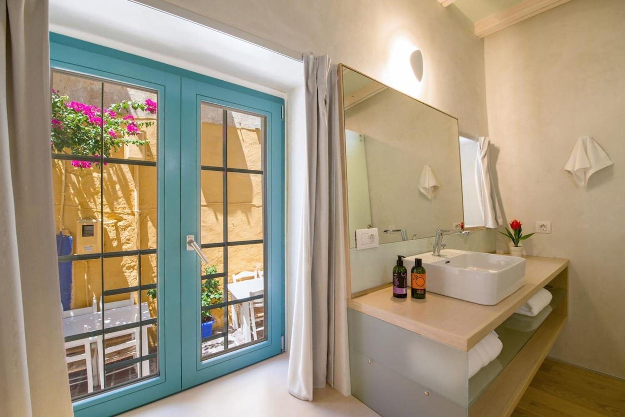 Olvia - Historic Home In Chania Hriszí Aktí Haniá Kültér fotó